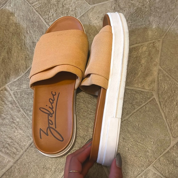 Zodiac sandal - Picture 2 of 2